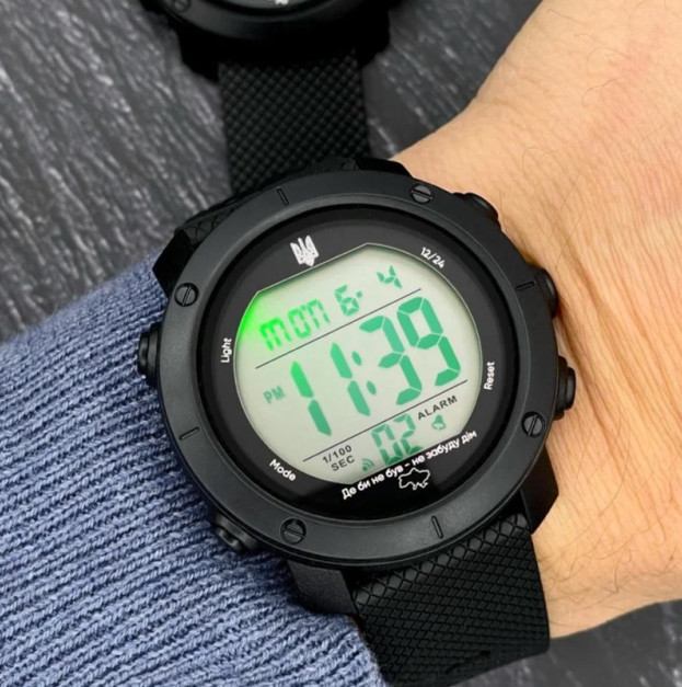 Awarder 032 Black-White